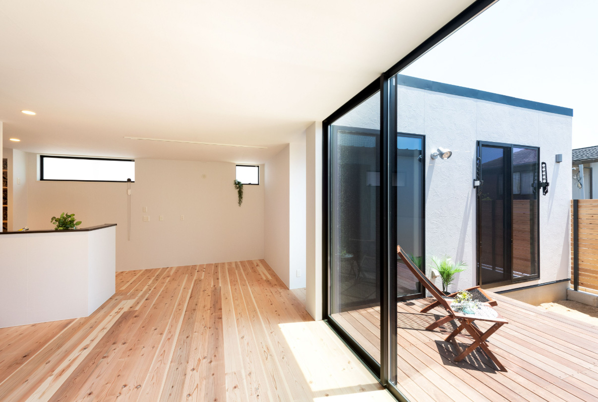 カーテンがいらない家の「意外な利点」